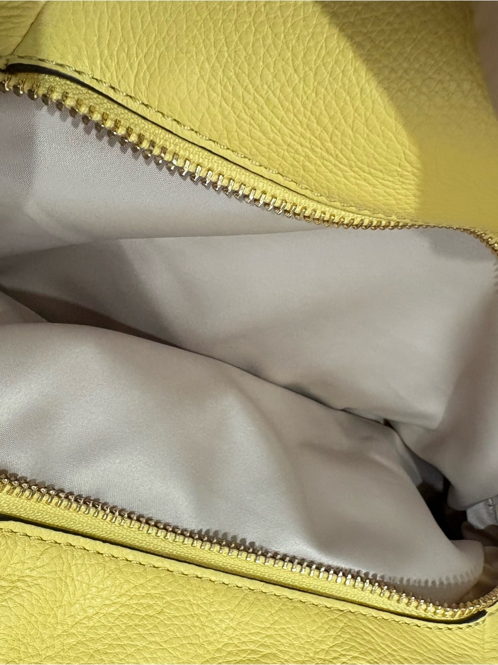 Coach Madison EUC DOES NOT INCLUDE ACCESSORIES! Italian buttery leather.SPACIOUS - Picture 5 of 7